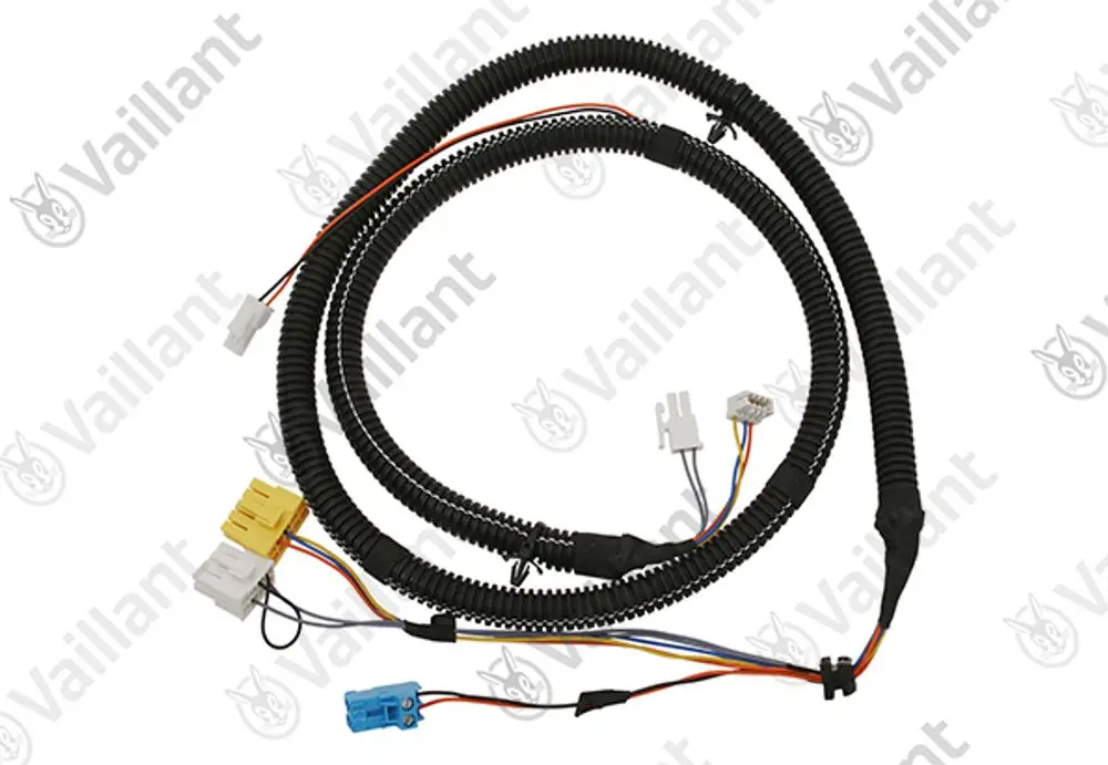 Kabelbaum mit mehreren Anschlusssteckern, ummantelt in schwarzem Schlauch, für Vaillant Produkte, zur elektrischen Verbindung in Heizsystemen.